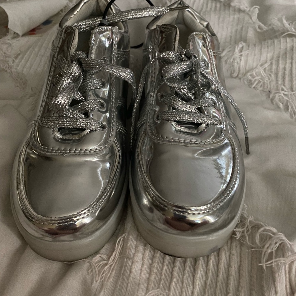 Women’s Silver Sneakers Light up